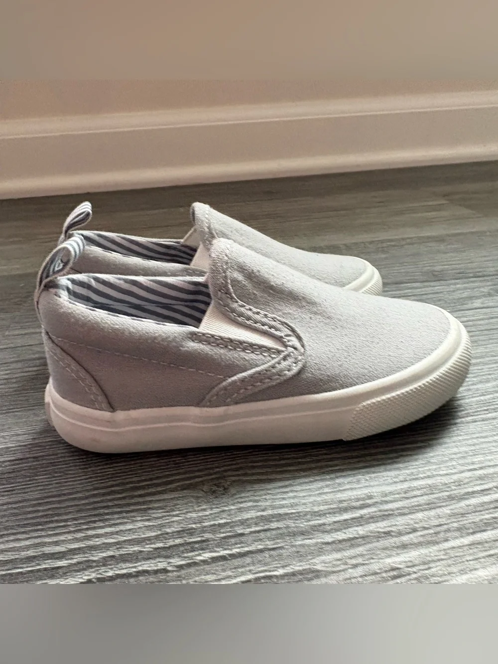 Old Navy Kids Light Gray Canvas Slip-On Sneakers. Baby size 5